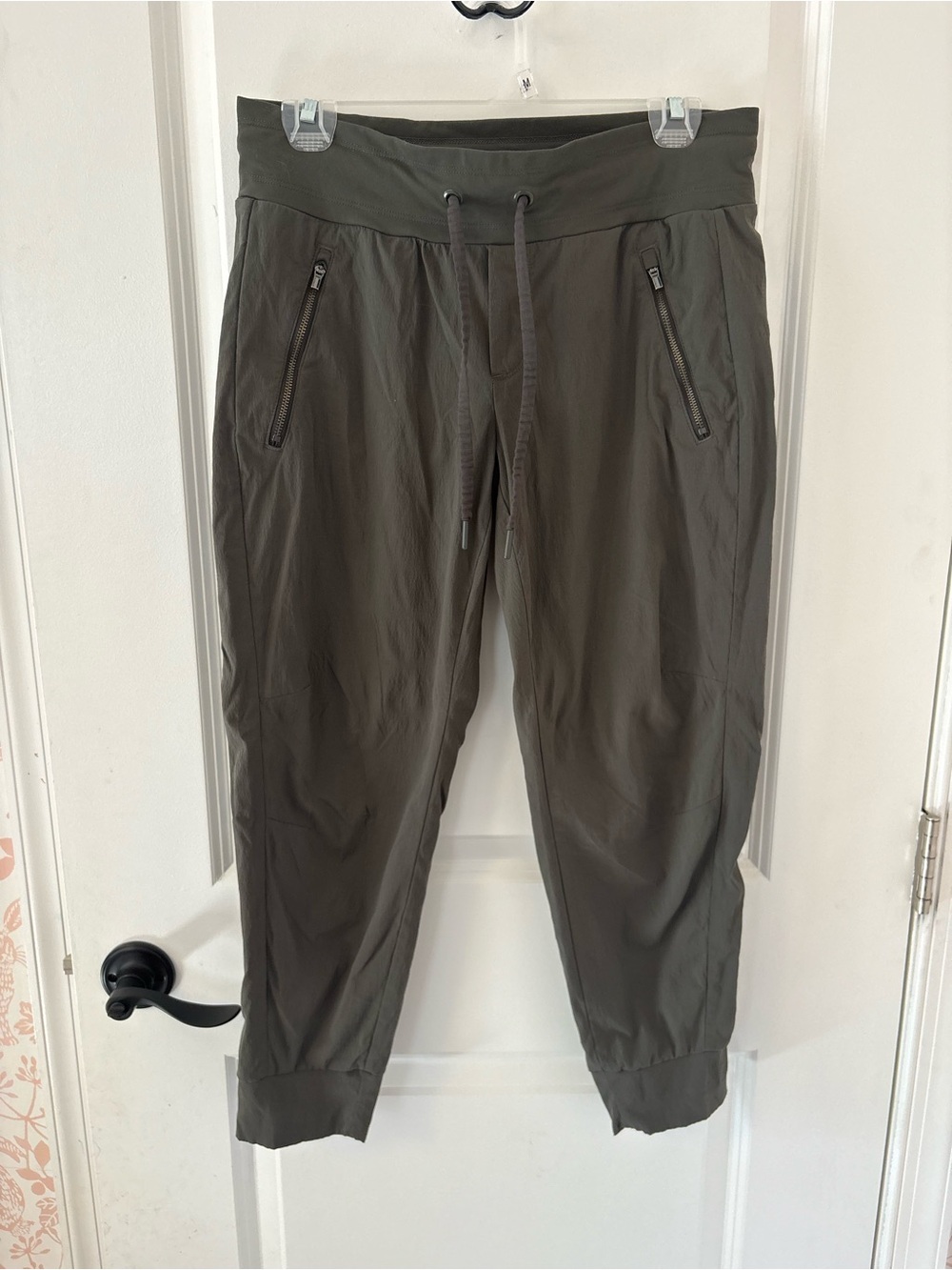Athleta Womens 2 Trekkie
North Jogger Pants Grey Olive
Mid Rise Stretch Pockets